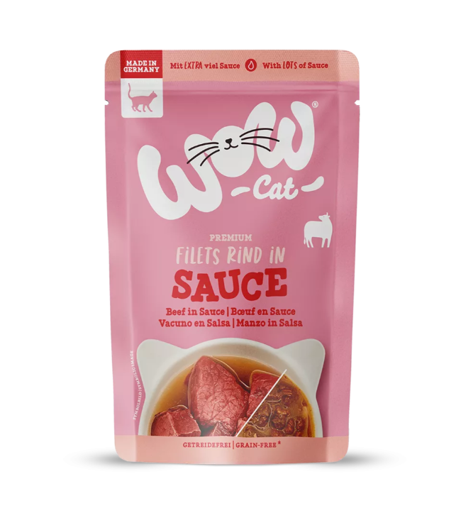 Wow Cat wet food for adult cats with beef in gravy
